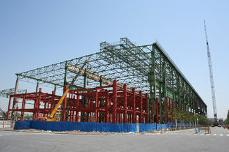 China Ayudas estructurales de las fabricaciones prefabricadas del acero estructural del hangar y de la vertiente proveedor