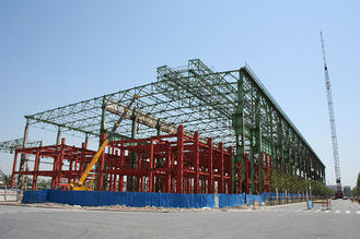 China Fabricación de acero industrial de los edificios del diseño rentable con los marcos del espacio proveedor