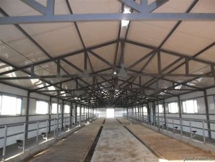 China Sistemas de acero prefabricados durables de la vaca que enmarcan/del caballo con la alta utilización flexible del espacio proveedor