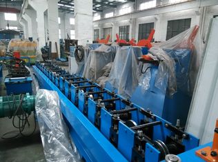 China El estante solar lamina la formación acero de carbono Q195/Q235 de la máquina proveedor
